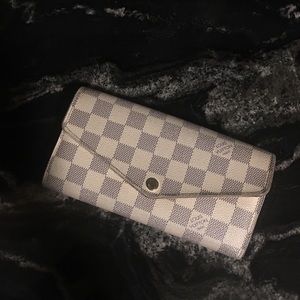 Authentic Louis Vuitton Sarah Wallet